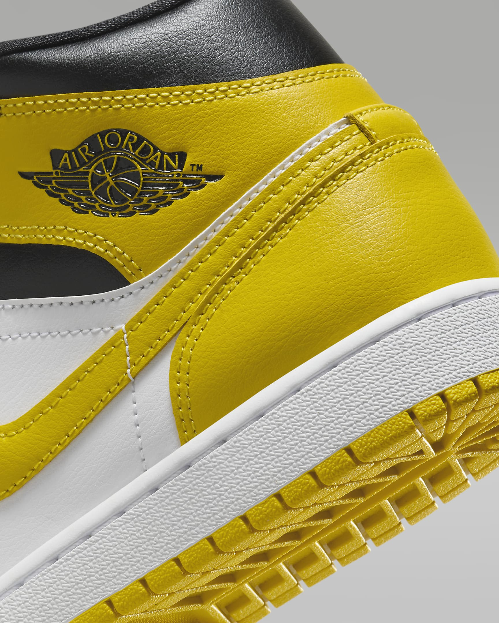 AIR JORDAN Mid #