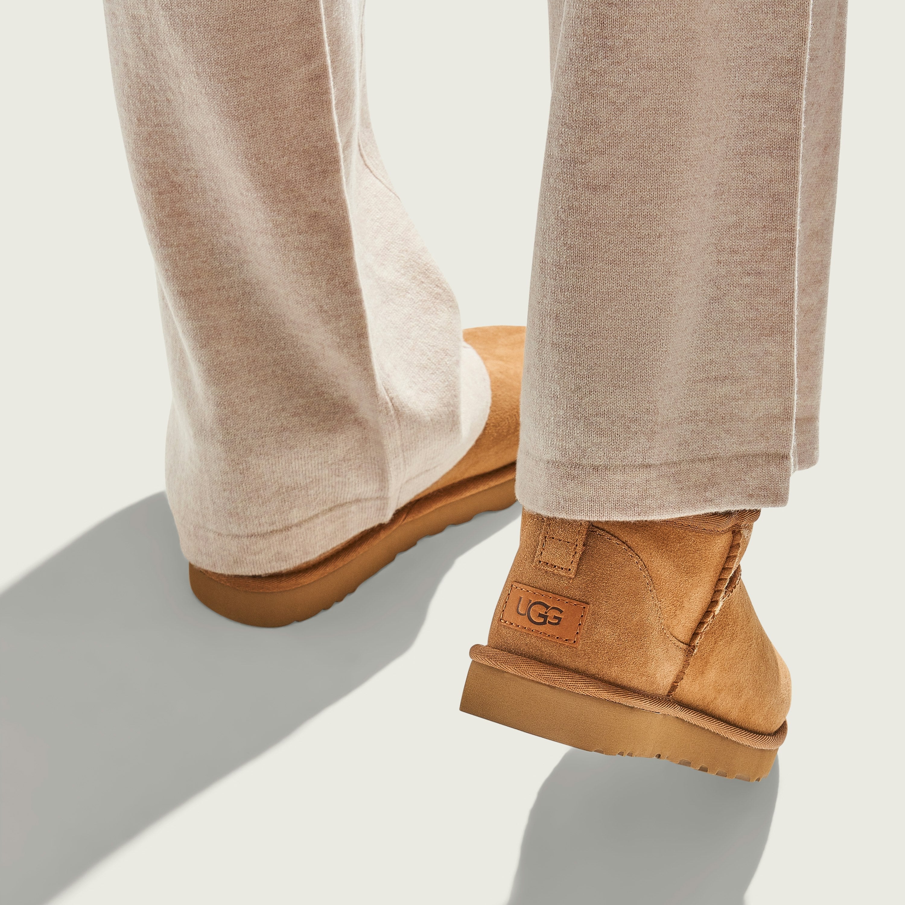 UGG CLASSIC ULTRA MINI BOOT CHESTNUT WOMENS