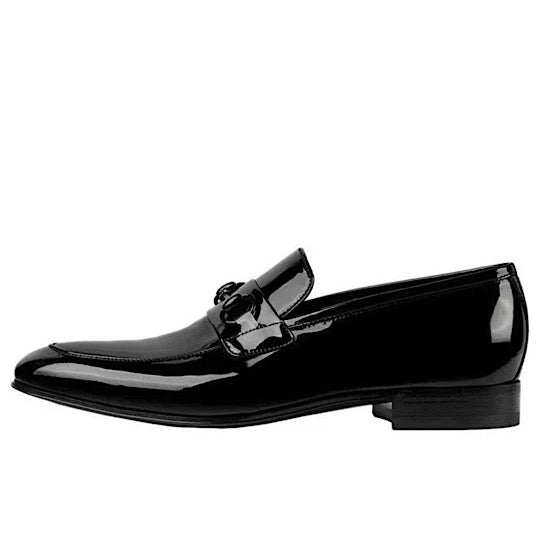 MOCASSIN GUCCI AVEC MORS EN CUIR VERNIS NOIR.
